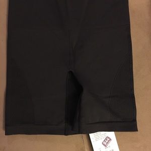 NWT Lululemon Sculpt Short in size 4
